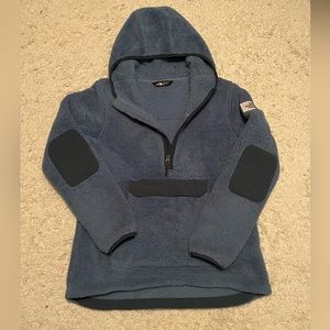 North Face teddy pull over!!